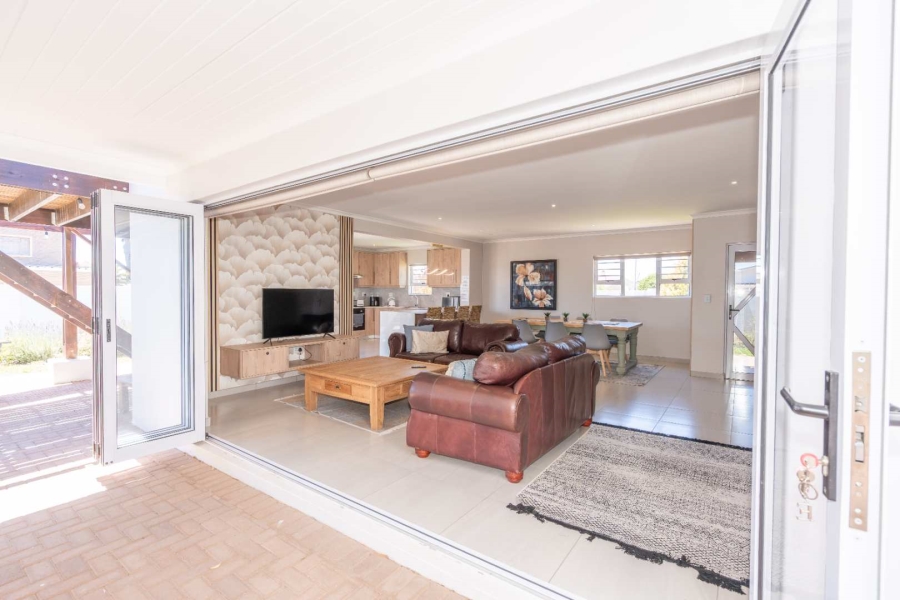 3 Bedroom Property for Sale in Middedorp Western Cape